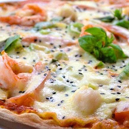 Seafood deluxe pizza