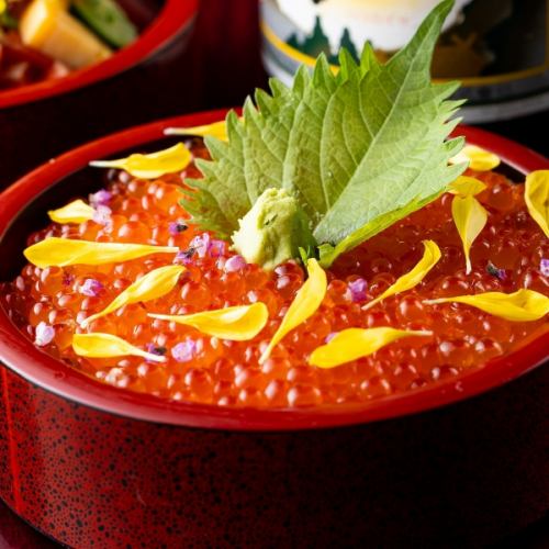 Luxurious salmon roe bowl