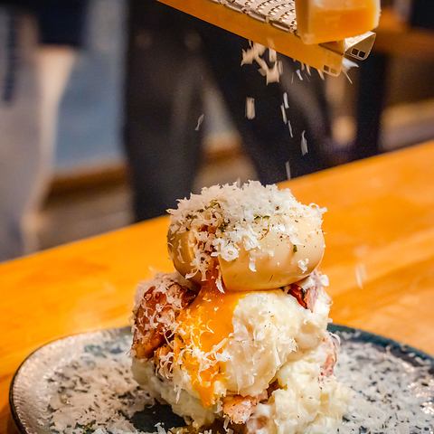 炙りベーコンと半熟味玉のポテトサラダ