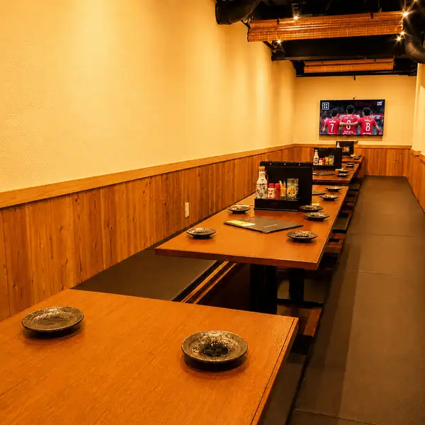 【最大146席*座敷28席/半個室66席/テーブル43席】 オープンな明るい雰囲気の店内は飲み会にとても最適です◎各種宴会コースはもちろん、お好きなお料理を注文しながら、単品飲み放題も可能です♪ お客様のご要望にできる限りお応えいたします☆お気軽にご相談ください!誕生日・記念日も大歓迎◎
