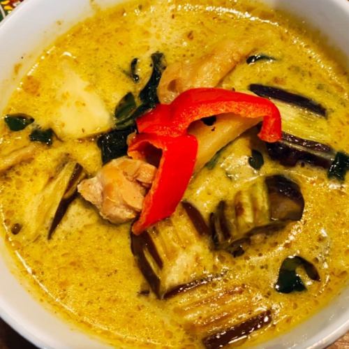 Chicken and coconut milk green curry