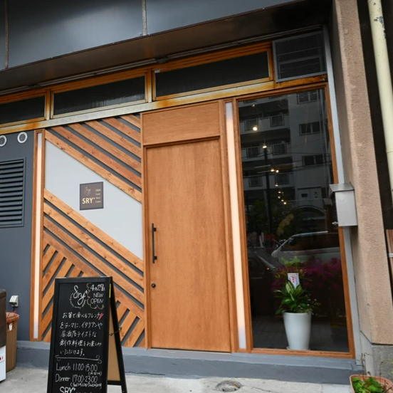 「도쿄 스카이트리역」에서 도보 1분.'도쿄 솔라마치' 북쪽, 예후가와 거리에 접한 한 집의 은신처 레스토랑입니다.매너에 위축하지 않고 캐주얼 스타일로 프렌치를 즐길 수 있습니다.