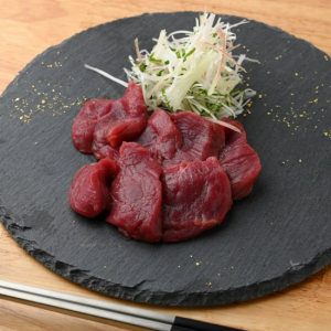 馬肉のカルパッチョ 　トリュフ醤油添え