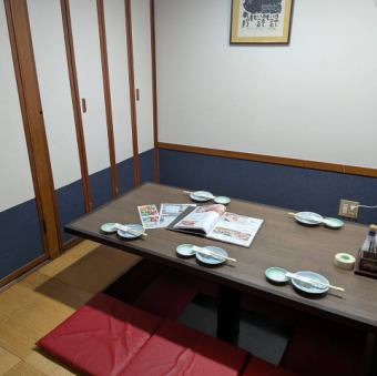 【6名様 掘りごたつ個室】部署単位の宴会や、ご家族でのお集まりに最適な6名様個室。適度な広さで一体感があり、周囲を気にせず盛り上がれる空間です。歓送迎会やお祝い事にもおすすめです。