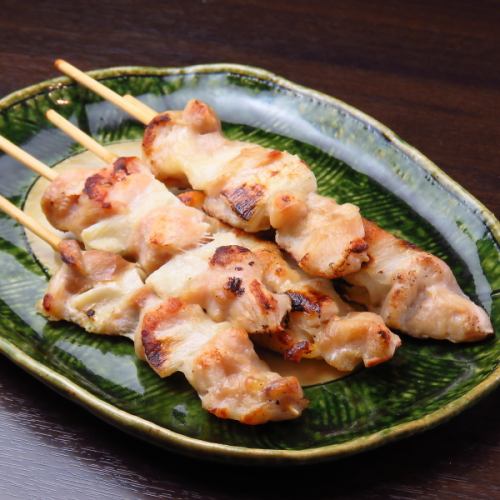 軽食やおつまみもご用意しております！駄菓子も販売♪
