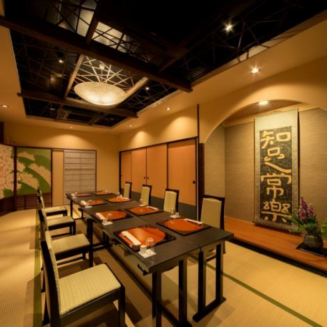【A banquet for about 20 ~ 30 people】 ◎ Preparing a calmly sitting Japanese style room full of private rooms, easy to use for small and medium sized banquets as well as secretarians.You can enjoy your banquet slowly.Please tell me the number when you make a reservation.
