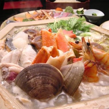 ◆薫鍋（沖チリ）◆ 贅沢な魚介類が盛りだくさんのお鍋！6,600円（税込）