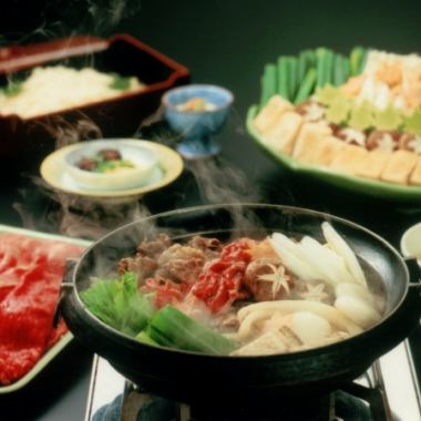 ◆Sukiyaki of specially selected Japanese black beef◆Sukiyaki using high quality Japanese black beef!A popular course.6,600 yen (tax included)