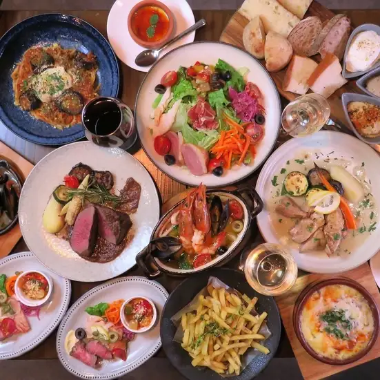 国産小麦を使用した焼きたてパン＆ビストロ料理を！　ペット専用もあります！