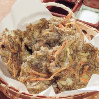 Fried mozuku seaweed