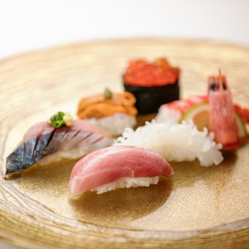 以高品质的食材、精湛的技艺和热情打造的极品寿司。