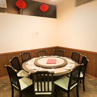 The attractive round table for 5 to 6 people ☆ We also have spacious private rooms! You can enjoy a comfortable meal with your family and friends in a calm atmosphere ☆ There are doors and walls, so you can enjoy your meal with your family and friends. You can spend your time relaxing without worrying about your eyes ♪ Each and every dish of the aromatic Chinese cuisine is exquisite! Spend a fun time surrounded by gorgeous dishes ☆