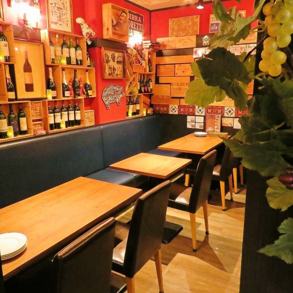Banquets for up to 30 people are OK! Relax at the large table and sofa seats♪