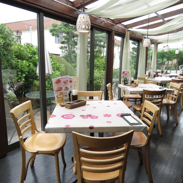 Garden Lara is an Italian restaurant with a calm space surrounded by nature.It can be used in various scenes, such as when you want to relax or a gathering of friends.Come to Garden Lara, which boasts fresh pasta and pizza.