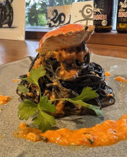 本日のおすすめ（一例）【丸ガニのご褒美パスタ・イカ墨のタリオリーニで】