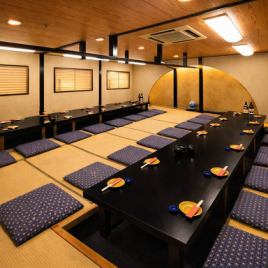 We have four private rooms with sunken seating that can accommodate four people each.It is possible to connect devices according to the number of people.