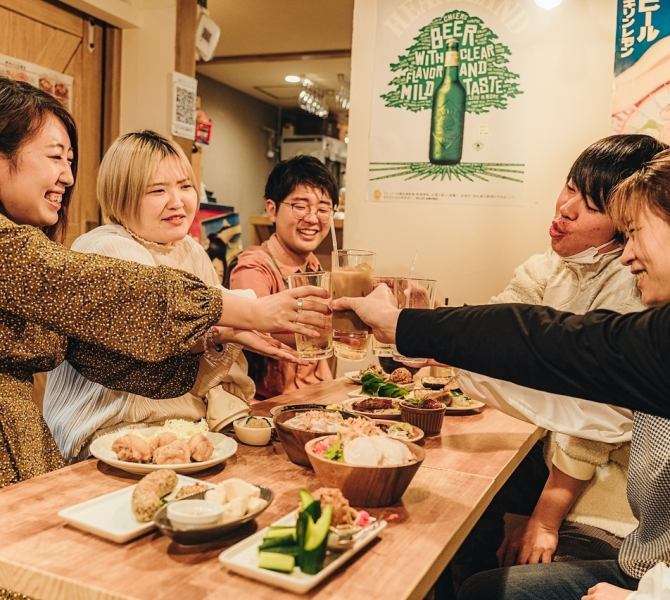 【テーブル】デート、女子会やママ会、プライベートの集まりに最適です♪また、1.5次会や2次会など少人数のパーティーにもオススメ☆各種お集まりでご利用頂けるコースも多数ご用意しております♪ワインもラインナップ豊富に取り揃えておりますので、人数が多い場合は皆様でお楽しみ頂けるボトルでのご注文がオススメです♪