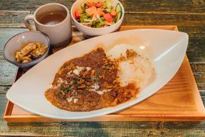 じっくり煮込んだ牛すじカレー