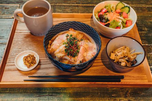 目玉商品！炙りベーコン丼