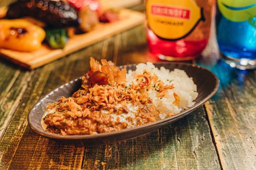 〆のひと口牛すじカレー