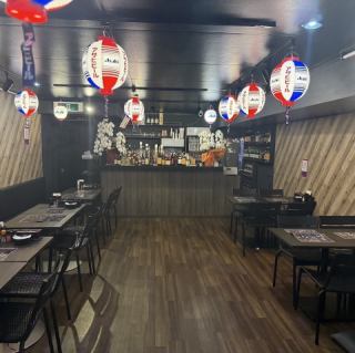 20名様以上から最大30名様以上での貸切に対応しております。プライベートなパーティーやイベントにぴったりのスペースをご用意しており、皆様にとって特別なひとときを演出いたします。