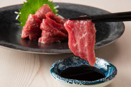 Directly delivered from Kumamoto, red meat sashimi