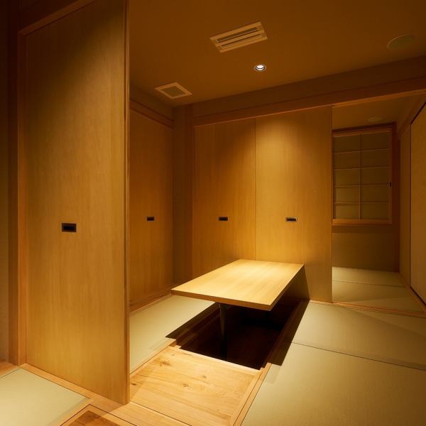 [2nd floor / private room] << Consultation on the number of people ◆ Please feel free to contact us >> The tatami room, which can be used by a small number of people, can be divided by a wall into a completely private room.