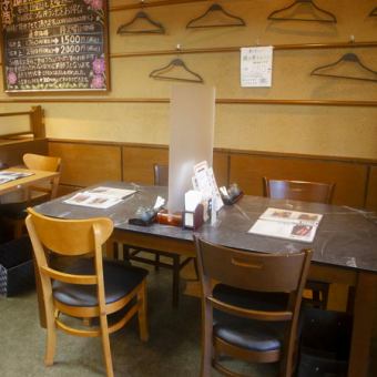 1名様～最大6名様までご利用いただけるテーブル席は、友人同士のお食事や会社帰りの利用にもおすすめの使いやすいお席です。明るく落ち着いた雰囲気でゆっくりお過ごしいただけます。