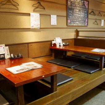 3名掛けと6名掛けの2卓をご用意◎足を伸ばしてゆったり過ごせる掘りごたつ席。温もりある和の雰囲気で、特別な日のお食事にもおすすめです。