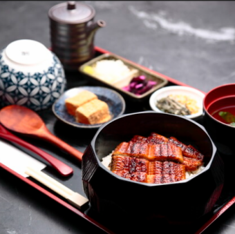 ひつまぶし 並 半尾(吸い物、薬味、出汁、漬物、甘味付)