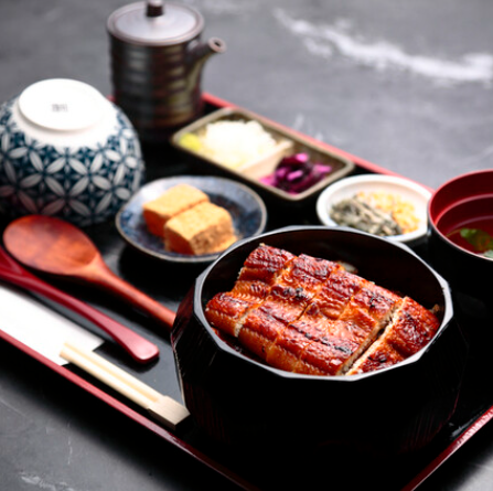 ひつまぶし 特上 1尾(吸い物、薬味、出汁、漬物、甘味付)