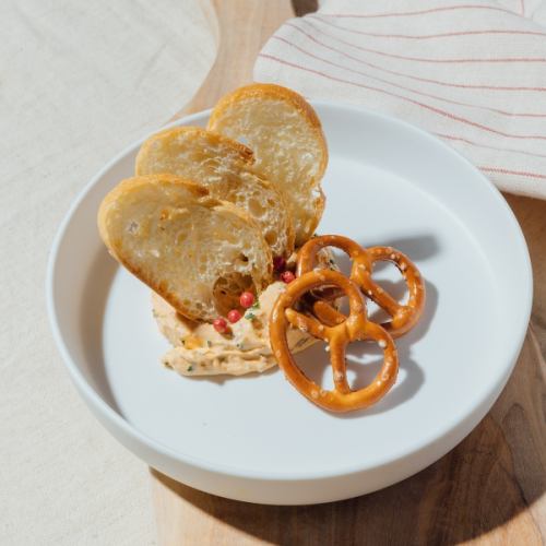 バイエルン風チーズディップ“オバツダ"/cheese dip “obatzda”