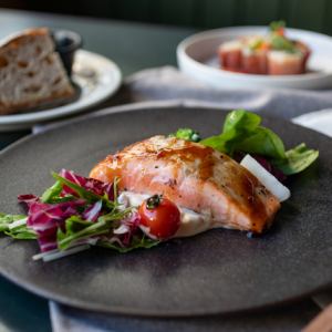 サーモンのレアグリル/rare grilled salmon