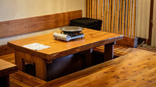 ▼テーブル席もご用意しております。2~3名様の少人数利用から~8名様までご予約く承っております!