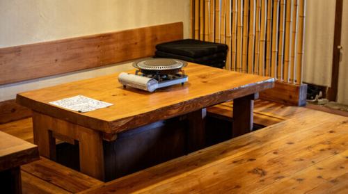 <p>▼テーブル席もご用意しております。2~3名様の少人数利用から~8名様までご予約く承っております!</p>