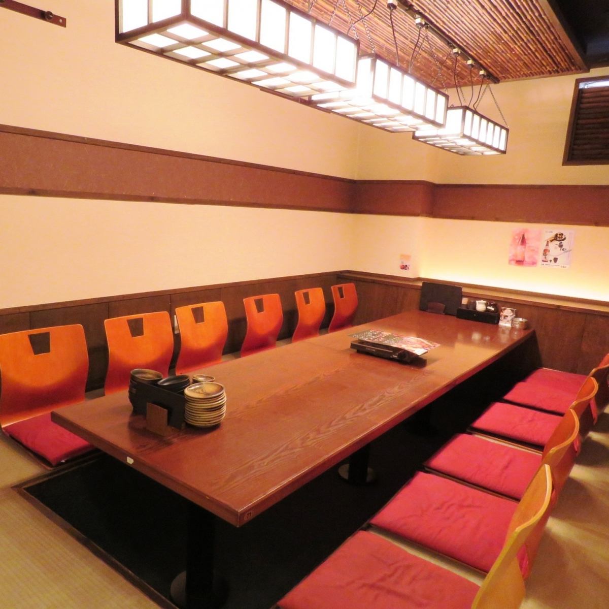 The private room with a sunken kotatsu seat can accommodate small groups up to 40 people! Great for welcome/farewell parties and various banquets.
