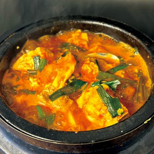 [Hot] Rich and delicious with eggs! Stone-grilled tomato sundubu jjigae