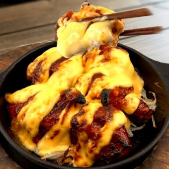 とろ～りチーズでウマウマ！ヤンニョムチキンチーズ鉄板