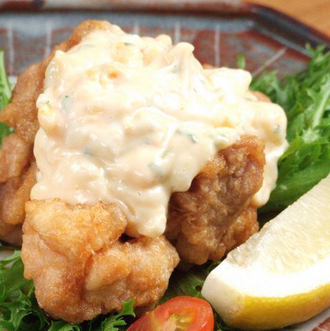 宮崎名物のチキン南蛮は甘酢とタルタルソースが絡み合う逸品です