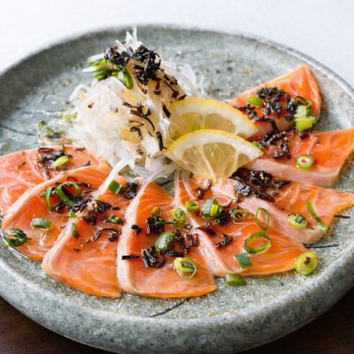 奥日向サーモンのレモン香るカルパッチョ　塩昆布仕立て