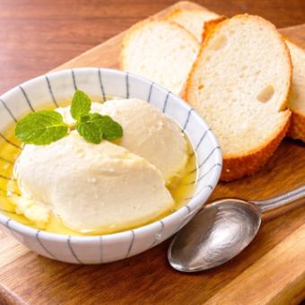 福永トーフの豆乳を使ってます♪自家製なめらかハニーチーズ豆腐