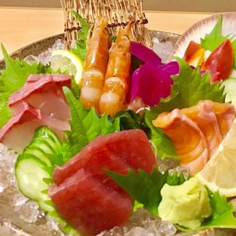 【飲み放題付き】お造り盛り合わせと串焼き2種盛りなど全11品5000円(税込)