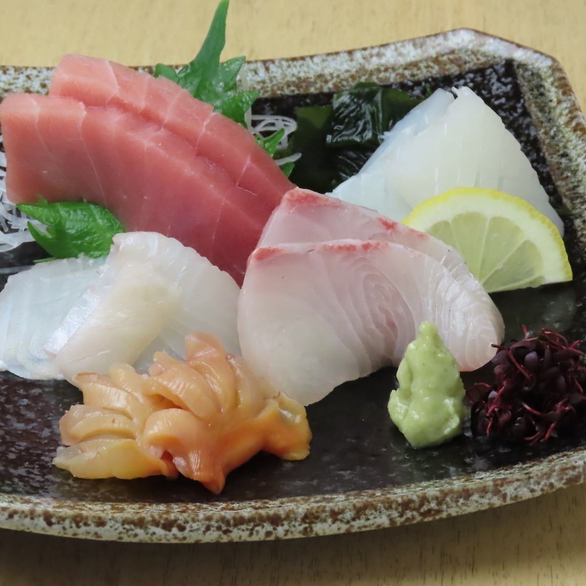 料理長が自ら目利きした新鮮な海鮮を贅沢にご堪能。日本酒も豊富