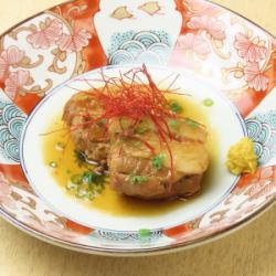 じっくり煮込んだ豚の角煮