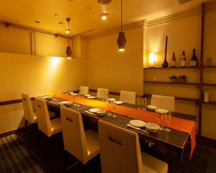There are private rooms with a high-quality atmosphere that can accommodate 2 to 20 people.Small groups of 2 to 4 people can be used for dates, and medium-sized private rooms for 20 to 50 people can be used for entertaining.Of course, we also have private rooms perfect for birthdays, banquets, etc.! Can be reserved for up to 120 people! We also have completely private rooms that are wheelchair accessible.For more information, please feel free to contact Tanakaya Honten, a Japanese-style izakaya located 2 minutes from Sendai Station.