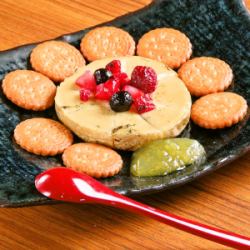 Roasted camembert with straw