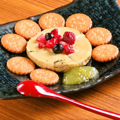 Roasted camembert with straw