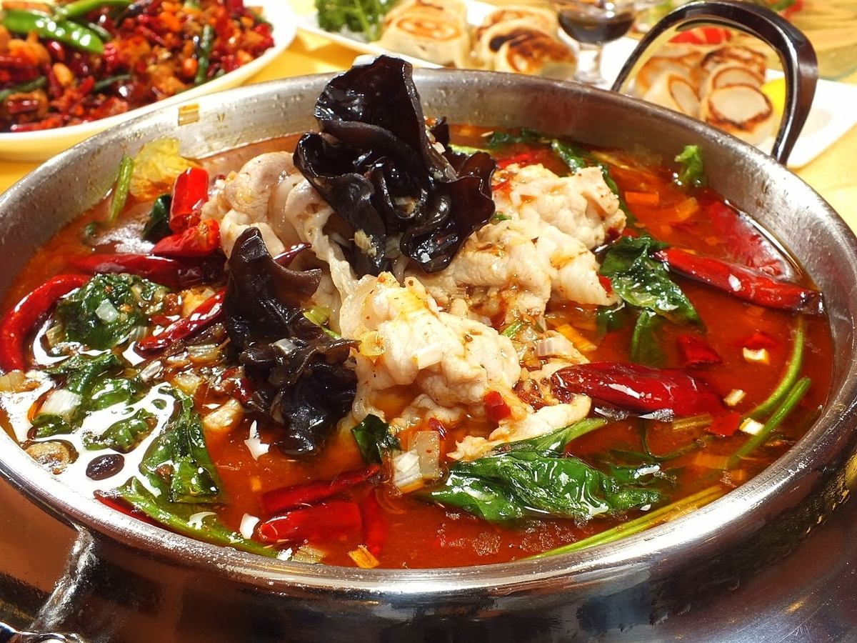 Detox with a medicinal two-meal hot pot! Use a lot of ingredients and nutrition is also ◎