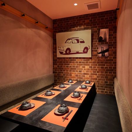 我们为小团体准备了许多半私人房间！在安静的空间举办宴会和酒会，您可以感受到日本的味道！