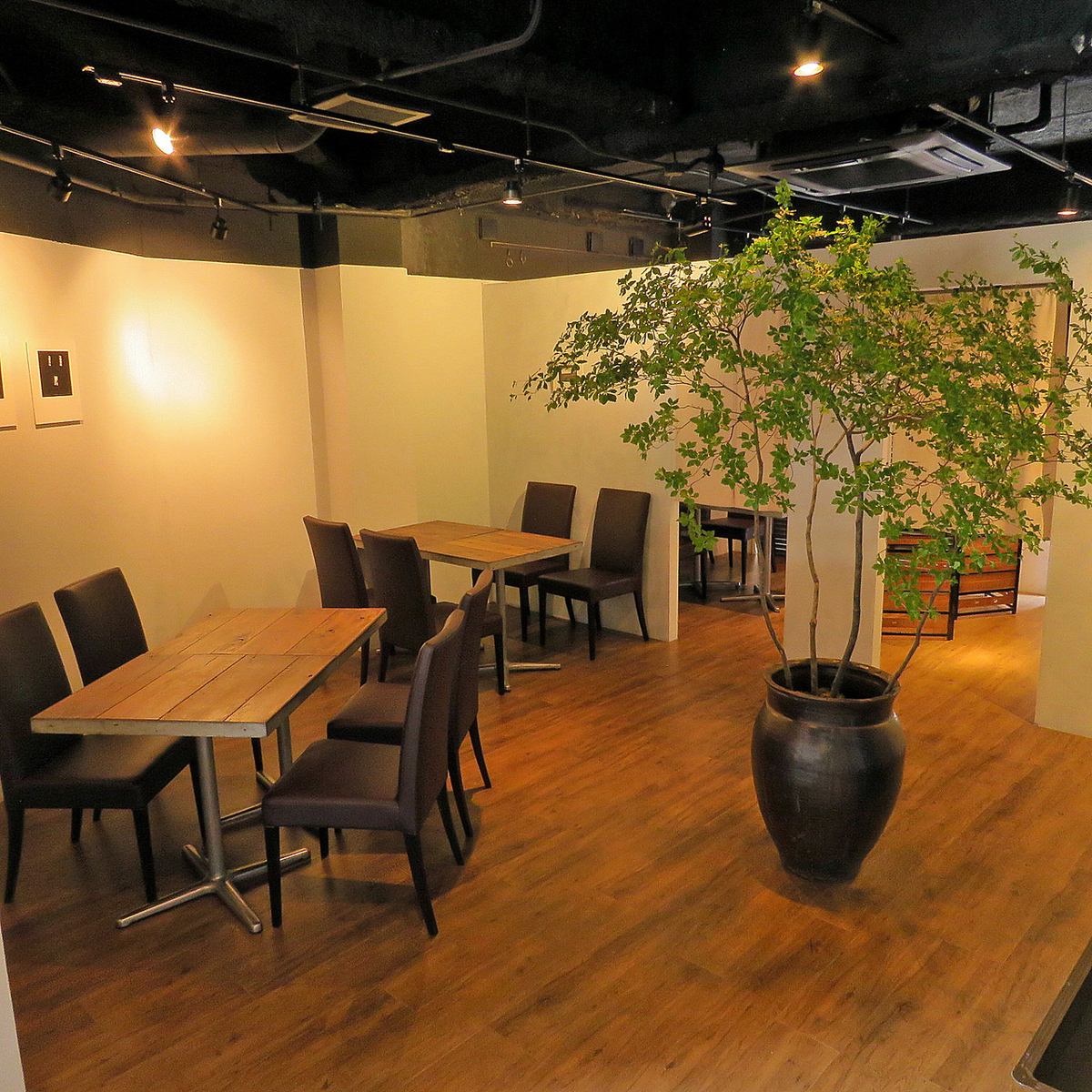 The interior of the store, which is based on white, has a calm atmosphere and can be enjoyed by families and couples ♪